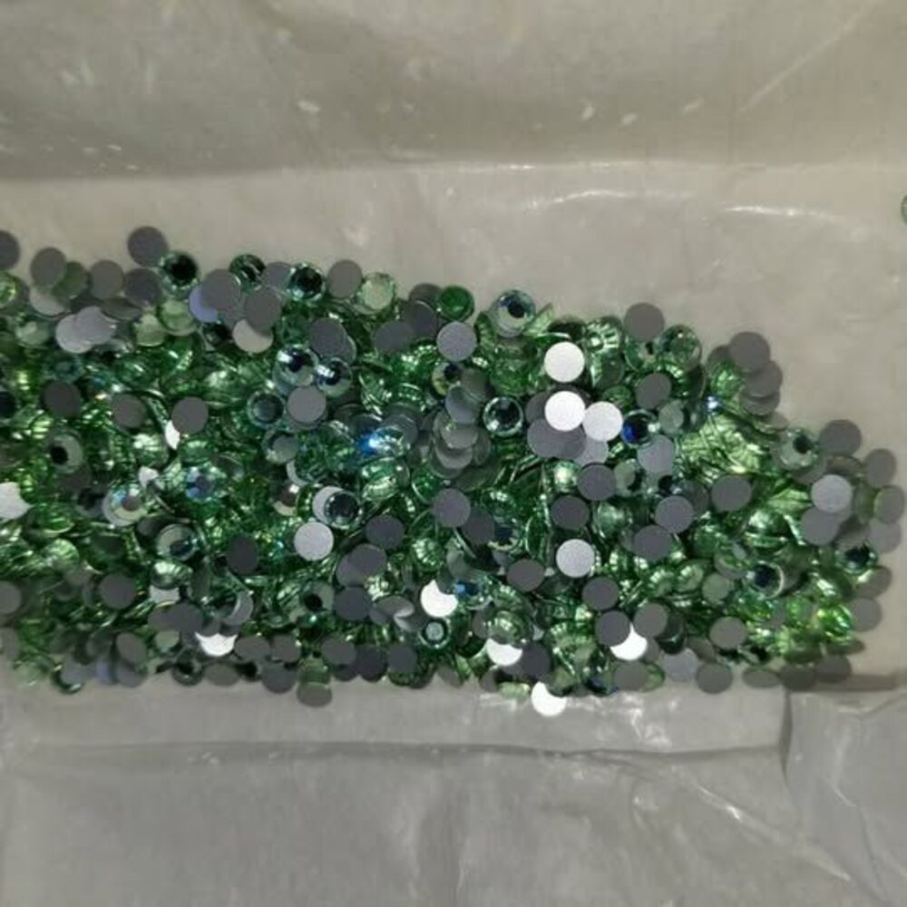 NWT 20ss Chrysolite (light green) Swarovski Flatback Rhinestones  Factory Pk 10g